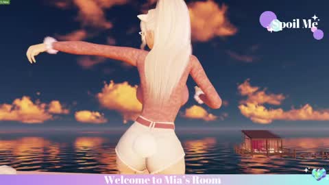 Mia online show from April 2026 10:42:02 PM