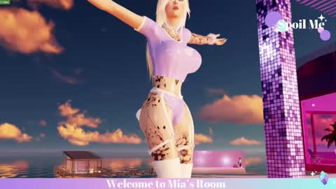Snapshot of mia_lilah chatting on April 2026 06:59:02 PM Mia online show from April 2026 06:59:02 PM