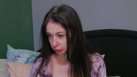 Snapshot of mia_lovi chatting on January 2025 06:25:02 AM mia_lovi online show from January 2025 06:25:02 AM