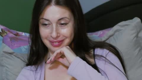 Snapshot of mia_lovi chatting on January 2025 01:15:01 AM mia_lovi online show from January 2025 01:15:01 AM