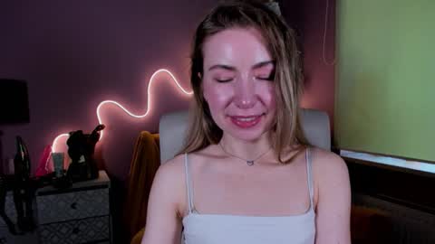 Mia online show from September 2025 01:24:01 PM