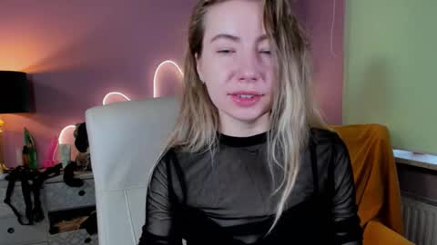 Mia online show from September 2025 06:50:02 AM