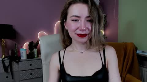 Mia online show from October 2025 06:44:02 AM