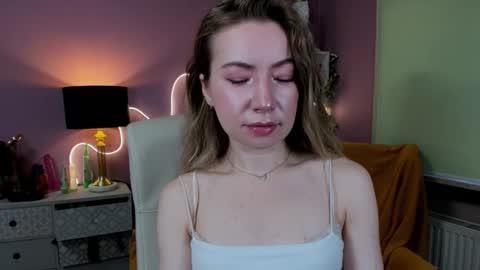 Mia online show from October 2025 07:36:03 AM