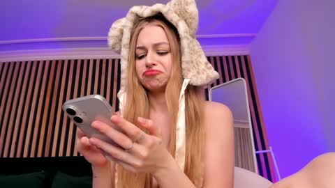 Mia here Appreciate your support online show from January 2025 03:22:02 PM