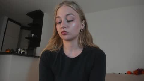 Mia here Appreciate your support online show from October 2025 03:13:01 PM