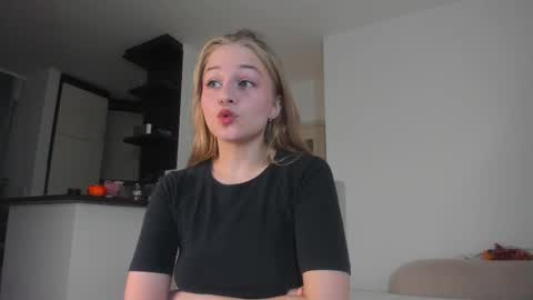 Mia here Appreciate your support online show from October 2025 01:28:01 PM