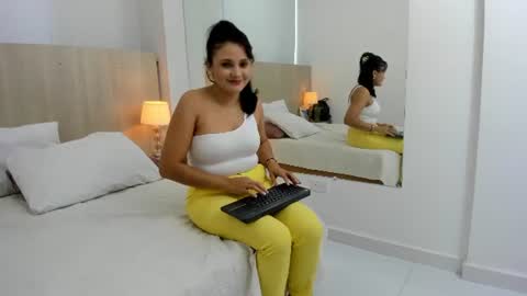 Snapshot of mia_mercier chatting on June 2026 11:30:02 AM Mia Mercier online show from June 2026 11:30:02 AM