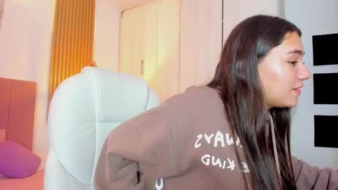 Mia Nevaeh - follow me online show from January 2025 09:09:02 PM