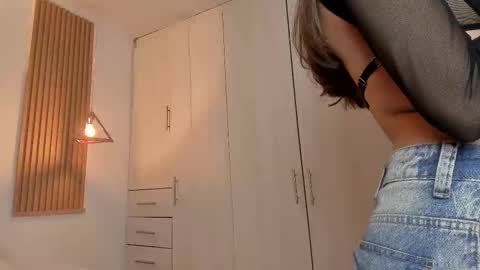 Mia Nevaeh - follow me online show from February 2025 09:38:01 PM