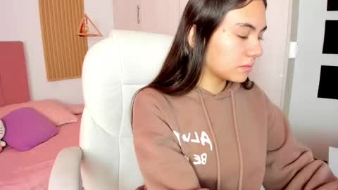 Mia Nevaeh - follow me online show from February 2025 09:00:01 PM