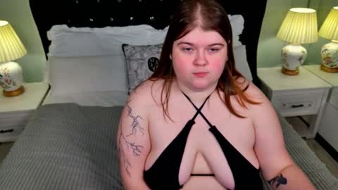 Sweet Mia online show from November 2025 06:01:01 PM