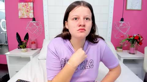 Snapshot of mia_parker02 chatting on December 2025 12:58:01 PM Mia online show from December 2025 12:58:01 PM