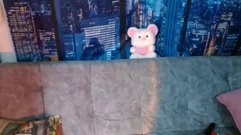 Mia  online show from April 2026 07:08:02 PM