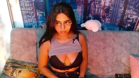 Mia  online show from April 2026 06:58:01 PM