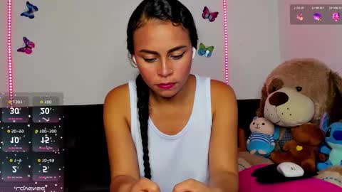 Mia online show from October 2025 05:10:02 AM