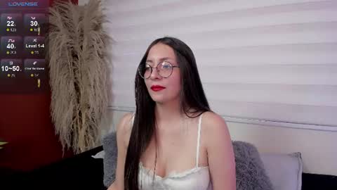 mia_quinn__ online show from June 2026 07:35:01 PM