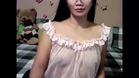 Snapshot of mia_rein chatting on January 2025 01:06:02 PM mia_rein online show from January 2025 01:06:02 PM