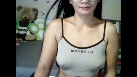 Snapshot of mia_rein chatting on November 2025 02:10:01 AM mia_rein online show from November 2025 02:10:01 AM