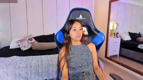 mia rousse25 online show from November 2025 01:37:02 PM