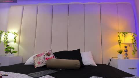 mia rousse25 online show from December 2025 01:43:01 AM