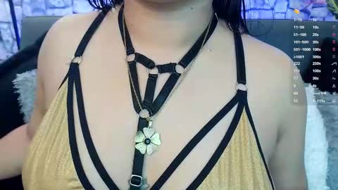 Mia online show from November 2025 05:08:01 PM