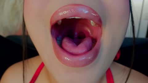 Mia online show from January 2026 11:54:01 PM