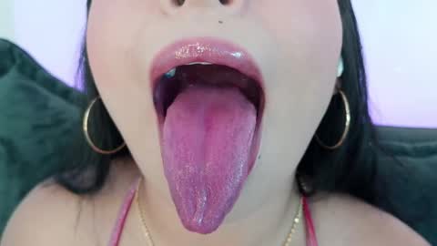 Mia online show from May 2026 10:39:01 PM