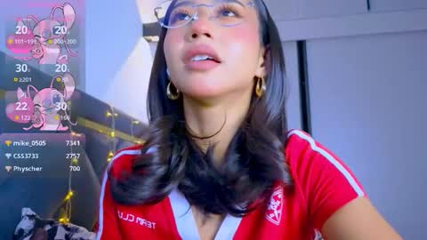 Mia online show from December 2025 06:23:01 PM