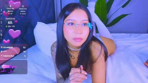 Mia online show from May 2026 09:00:02 PM