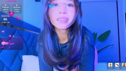 Mia online show from May 2026 09:33:02 PM