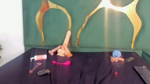 mia_skandark online show from June 2026 06:52:02 AM