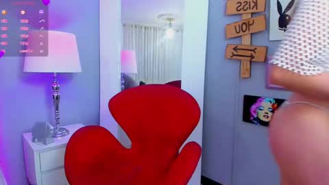 Mia  online show from September 2025 12:07:01 PM