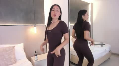 Snapshot of mia_slora chatting on May 2026 11:59:01 AM M I A online show from May 2026 11:59:01 AM