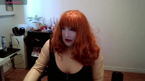Snapshot of mia_the_doll chatting on May 2026 09:21:01 PM Mia the Doll online show from May 2026 09:21:01 PM