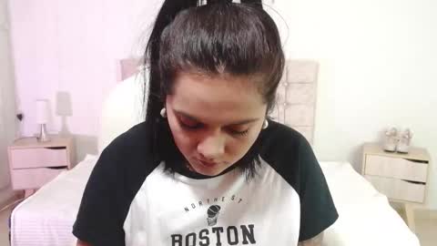 Mia  online show from October 2025 04:01:01 AM