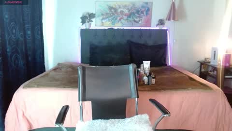 MIA  online show from November 2025 01:44:02 PM