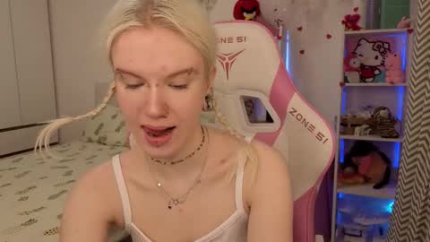 Snapshot of mia_waterlily chatting on February 2026 03:16:02 AM Mia online show from February 2026 03:16:02 AM