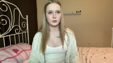 mia_wellis online show from April 2026 07:48:01 PM