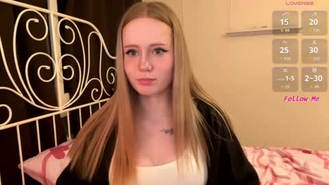 mia_wellis online show from May 2026 11:44:02 PM