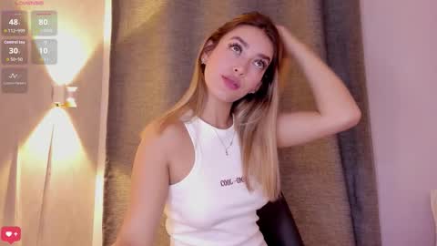 Mia White  online show from October 2025 01:04:02 PM