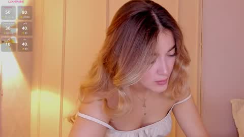 Mia White  online show from April 2026 01:41:02 PM