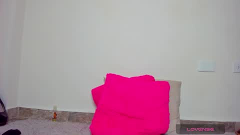 MIA INDEPENDENT MODEL  online show from December 2024 10:55:02 AM