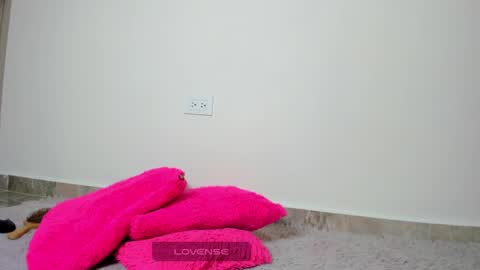 MIA INDEPENDENT MODEL  online show from January 2025 08:46:02 AM