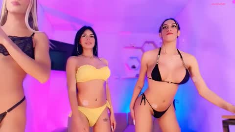 Snapshot of mia_yourmommy chatting on January 2025 03:04:01 PM online show from January 2025 03:04:01 PM