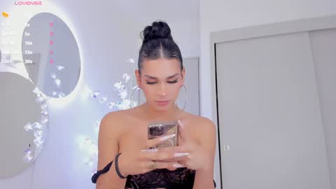 Snapshot of mia_yourmommy chatting on February 2025 04:46:02 AM online show from February 2025 04:46:02 AM