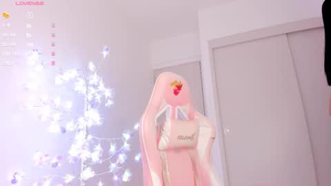 Snapshot of mia_yourmommy chatting on December 2025 01:00:01 AM online show from December 2025 01:00:01 AM