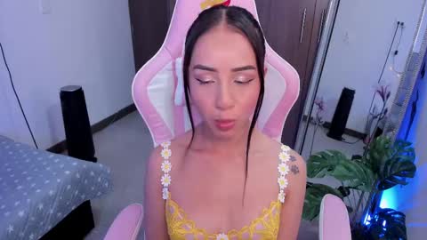 Snapshot of miaa_06 chatting on March 2025 04:34:02 AM mia nicolle online show from March 2025 04:34:02 AM