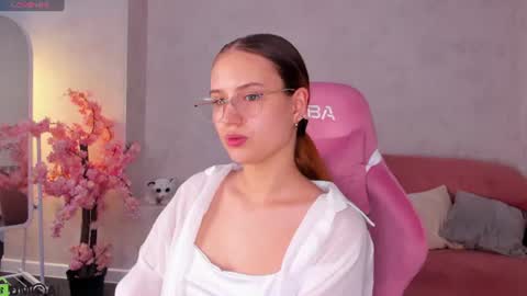 Mia online show from June 2026 11:02:02 AM