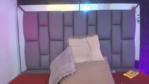 Mia online show from January 2026 12:10:01 PM